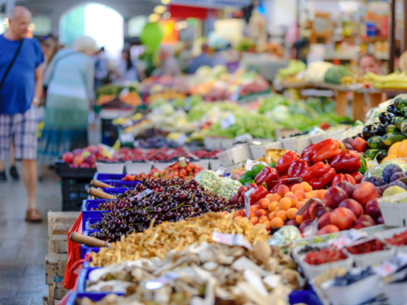 Marché hebdomadaire du jeudi de St Caprais de  ...