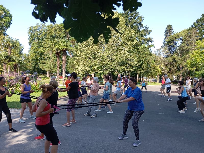 Cours de sport au Parc Mauresque : Circuit tra ...