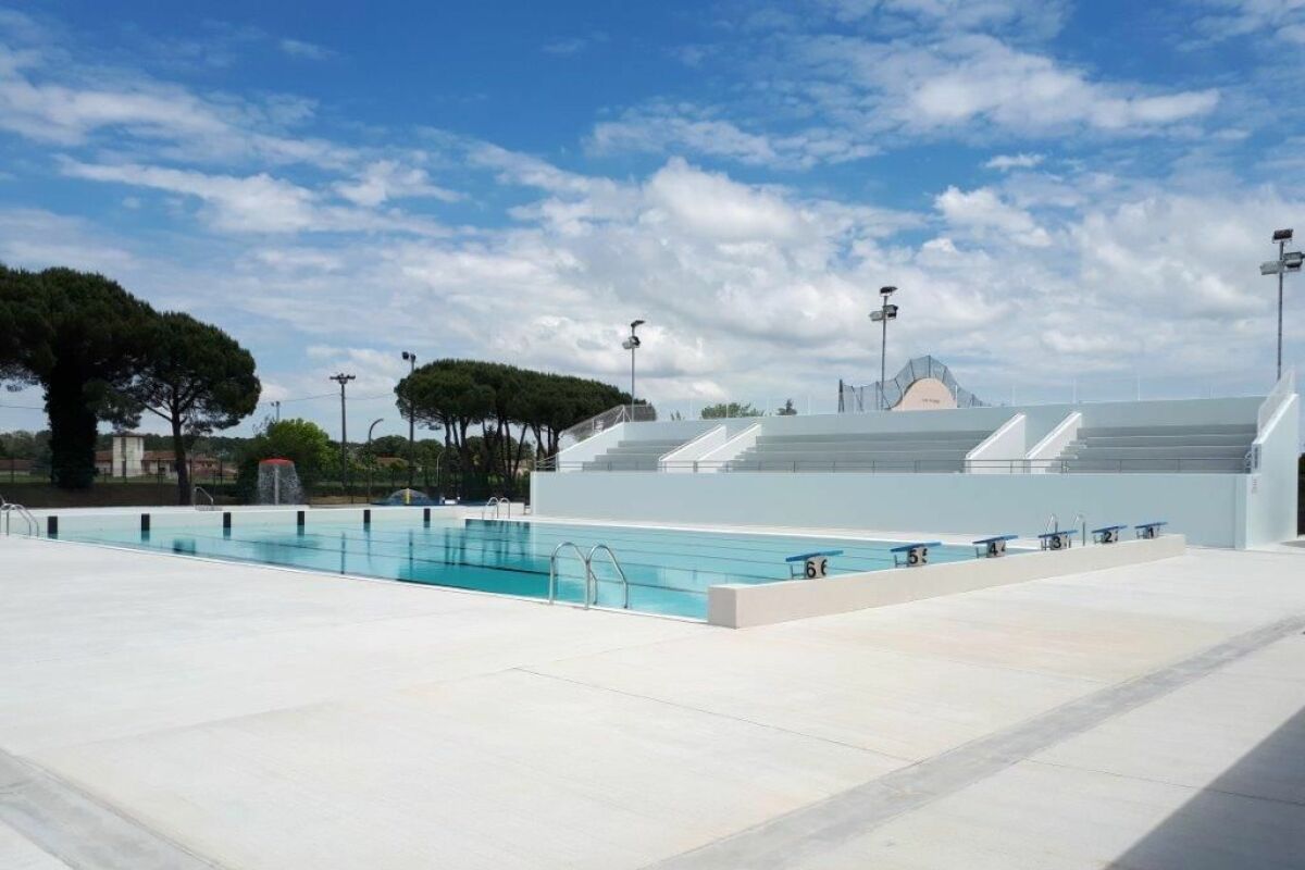 Lectures sur cour à la piscine municipale de Bazas