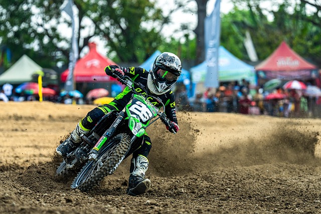 ENTRAÎNEMENT DE MOTOCROSS