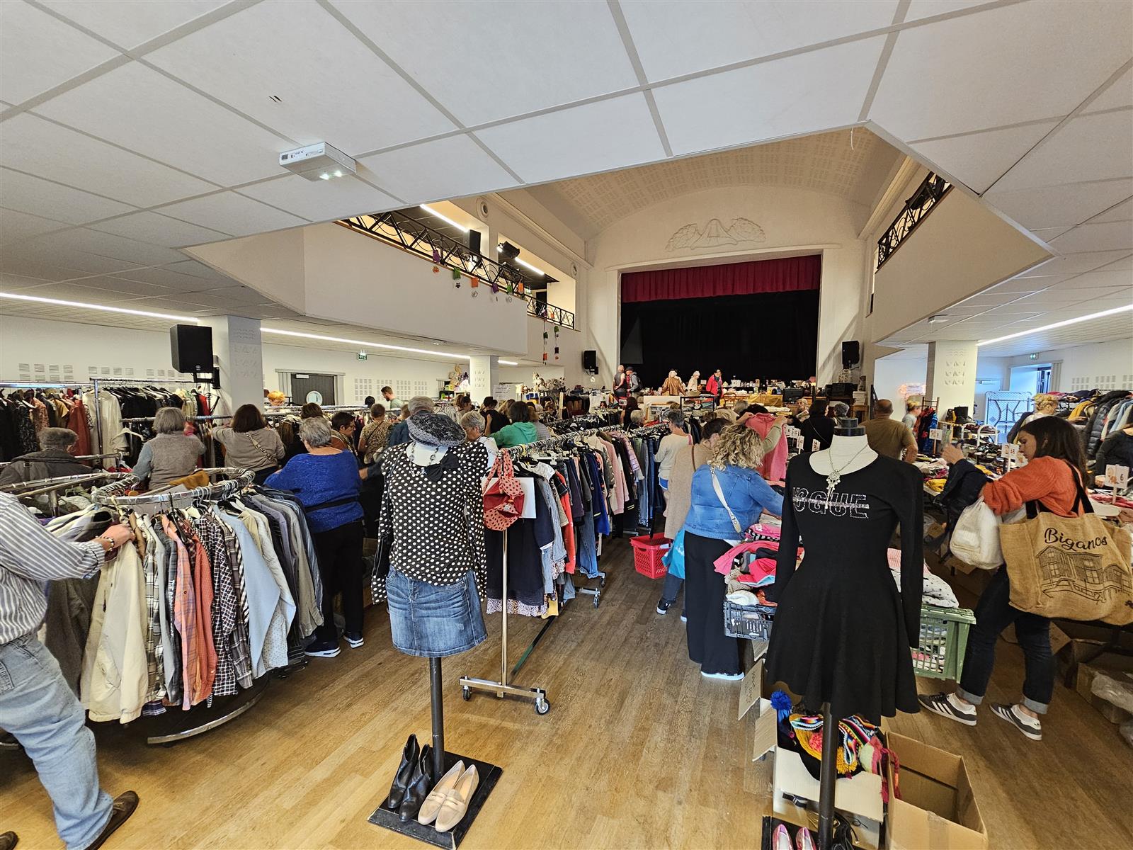 Grande Braderie de printemps de l'Entraide tei ...