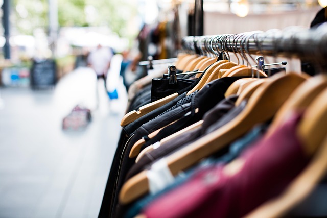 Bourse aux vêtements par l'association des par ...
