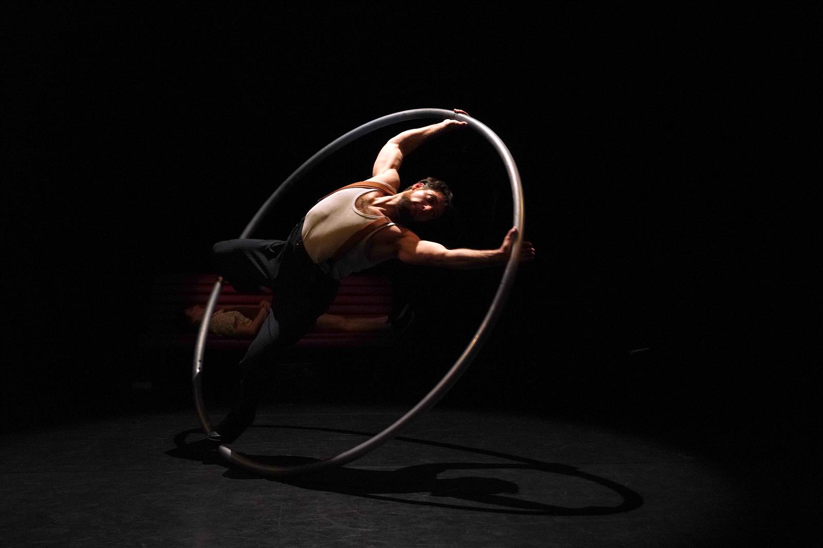 Spectacle « Tant qu'il ne pleut pas » Acro swa ...