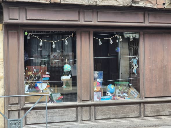 Exposition "Sans écran, je suis créateur" par  ...