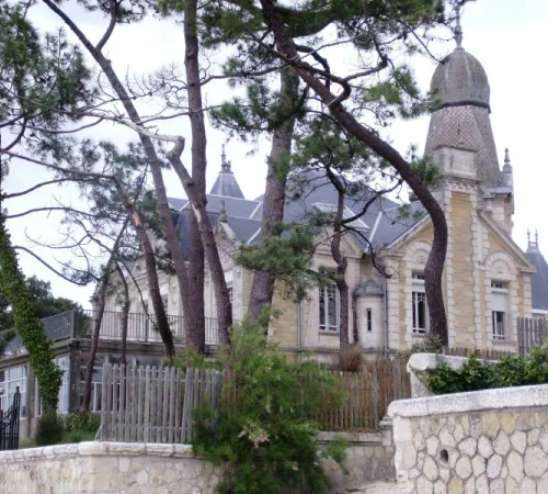 Taussat-les-Bains : Villas, célébrités et bains de mer d’autrefois