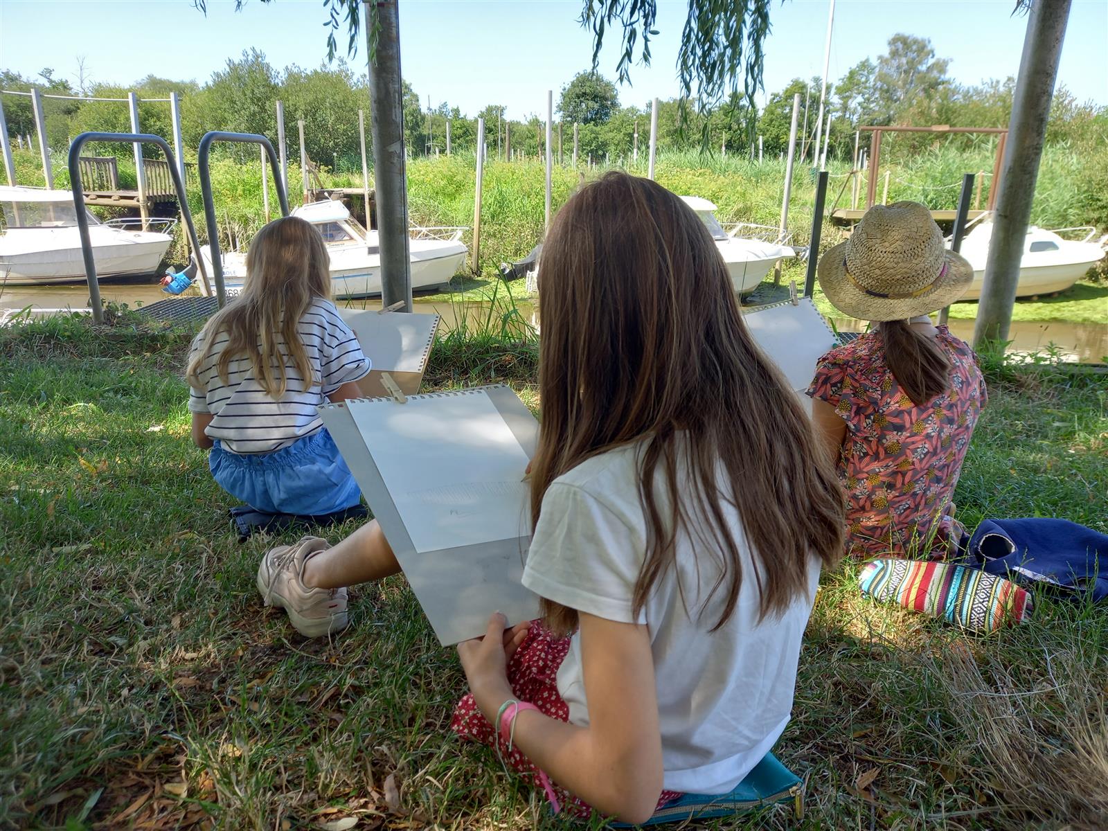 Aquarelle et dessin en plein air au port de Bi ...