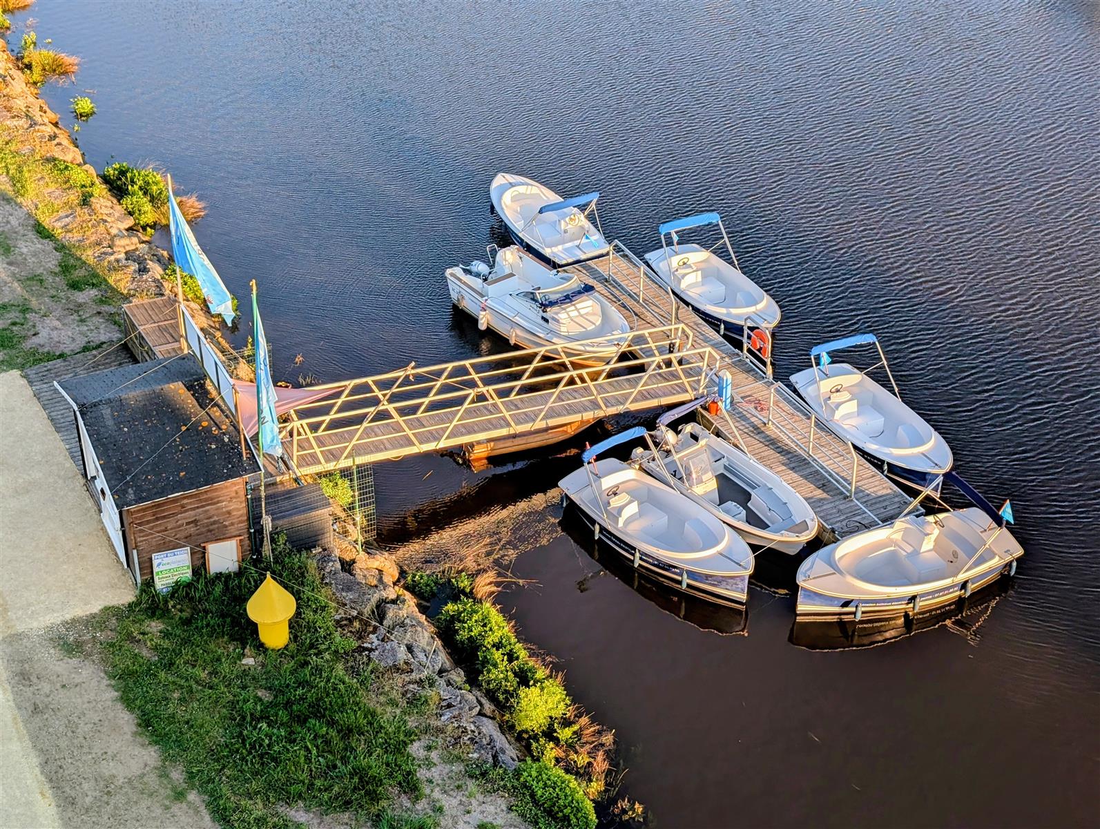 Balades commentées en bateau électrique