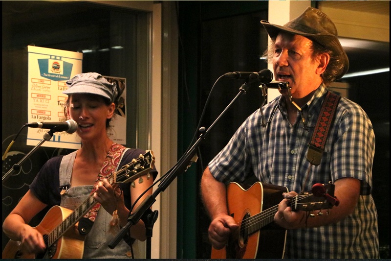 Concert live avec le duo Hoboes au Restaurant  ...