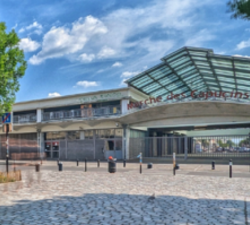 Balade urbaine aux Capucins : “Voyage dans le cœur battant de Bordeaux”