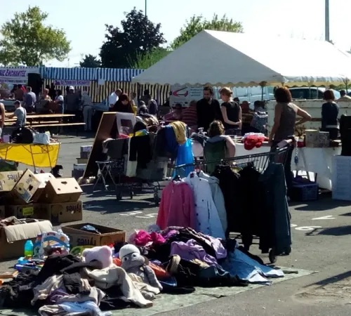 Vide grenier au Port de Plagne