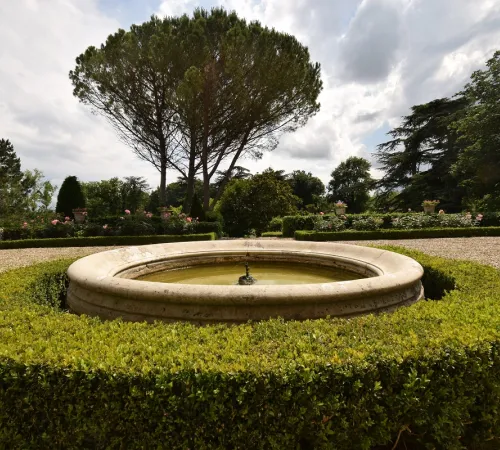 Château Pierrail : Explorez ses jardins!