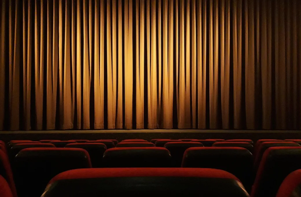 Stage Théâtre - Crédit: ©Andreas Glöckner de Pixabay | CC BY-NC-ND 4.0