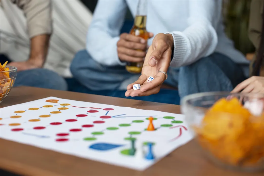 Soirée jeux à la ludo ... - Crédit: Freepik | CC BY-NC-ND 4.0