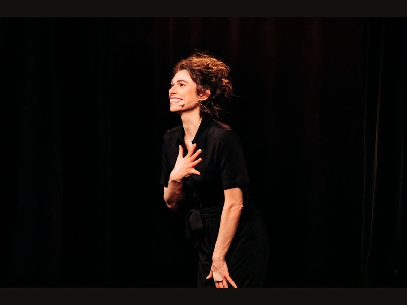 Humour : Lisa Perrio ... - Crédit: ©HELENE-PAMBRUN | CC BY-NC-ND 4.0