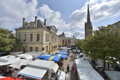 Marché hebdomadaire d ... - Crédit: OT du Pays Foyen | CC BY-NC-ND 4.0