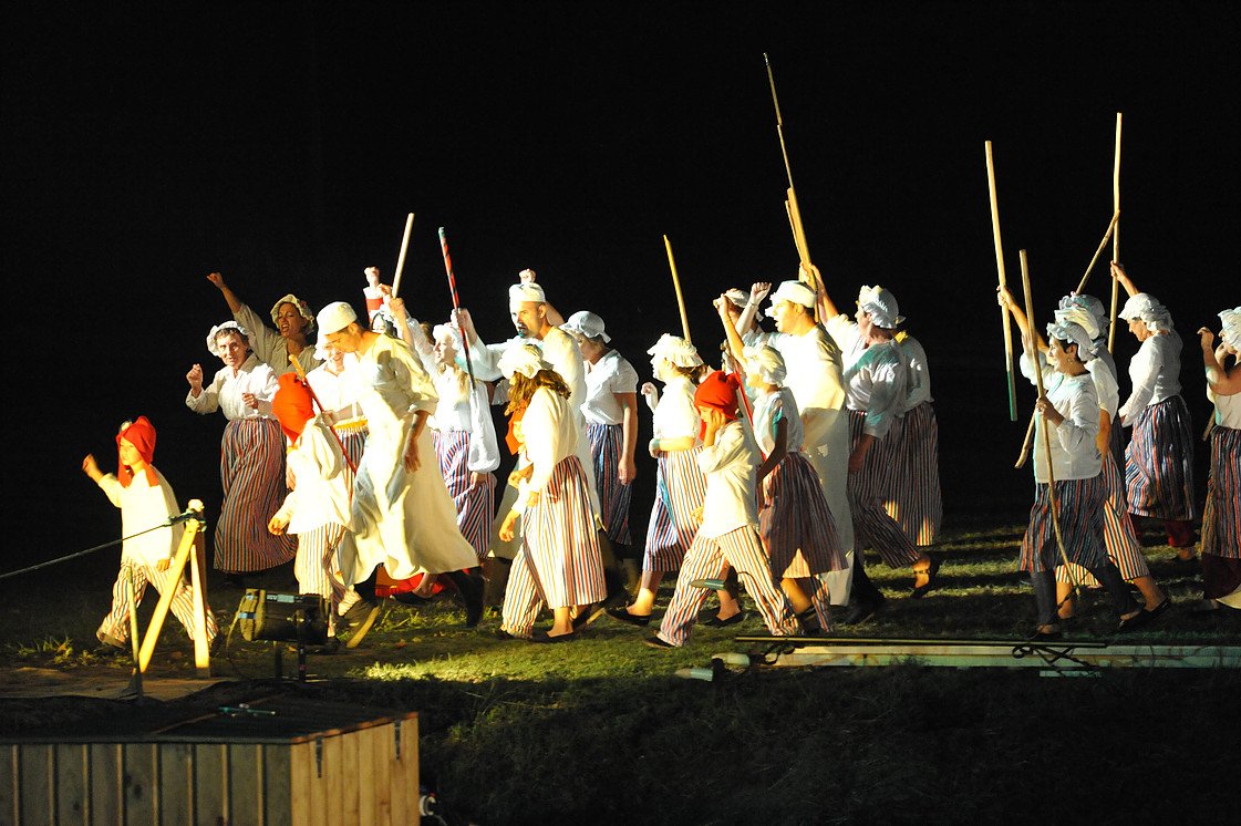 Spectacle historique son et lumière Le Chemin  ...