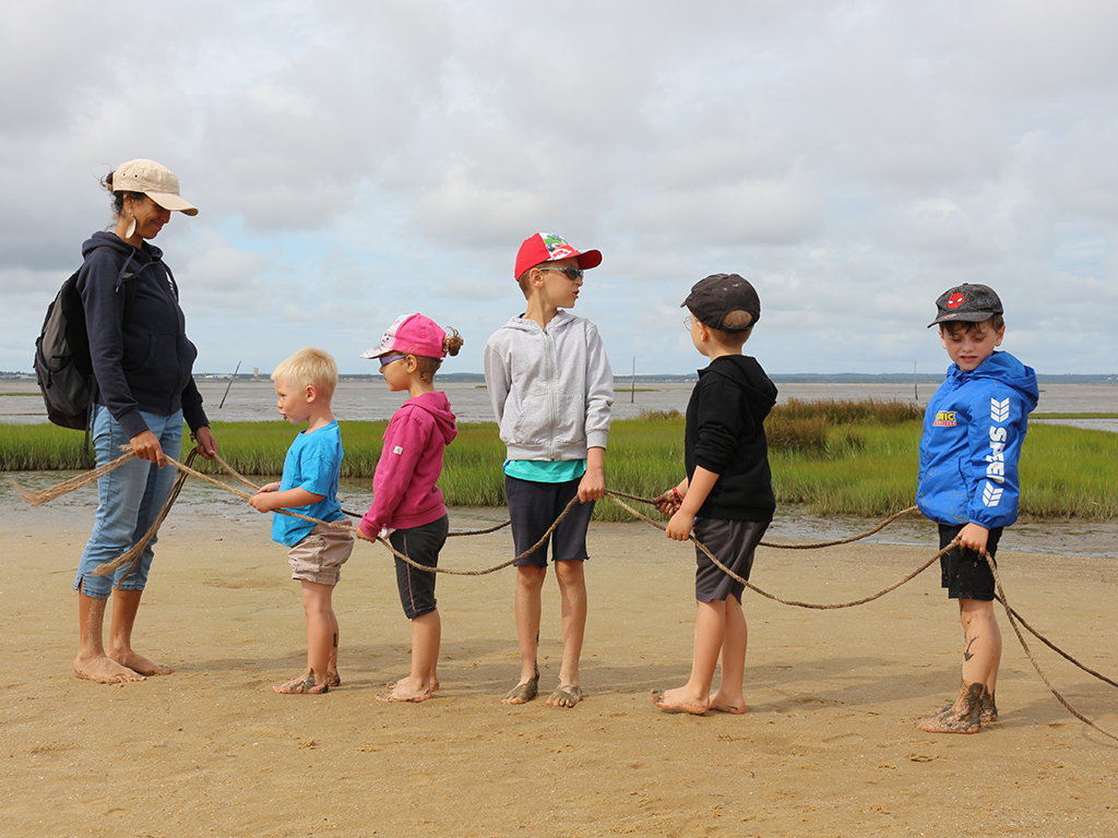 La plage des petits explorateurs