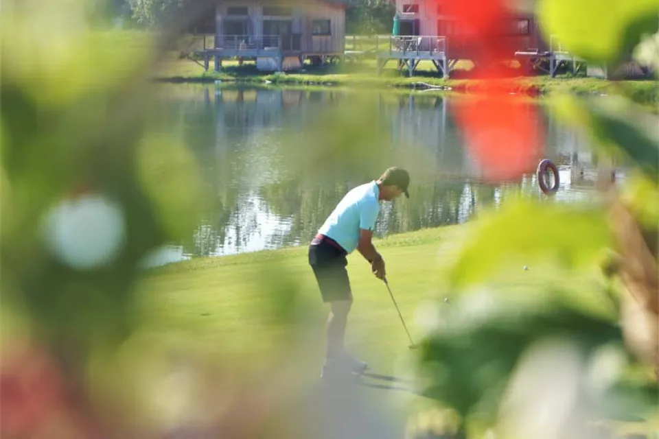 Découvrez le Golf du Sauternais proche de Bord ...