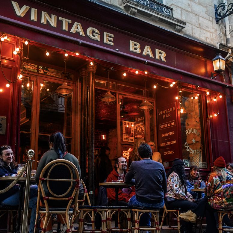VINTAGE BAR