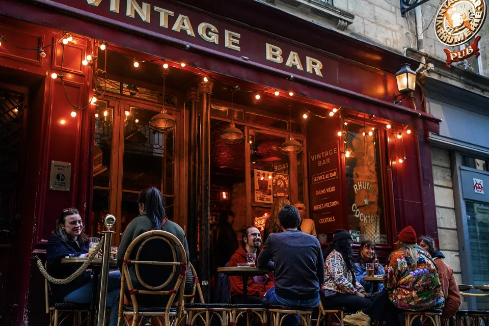 VINTAGE BAR
