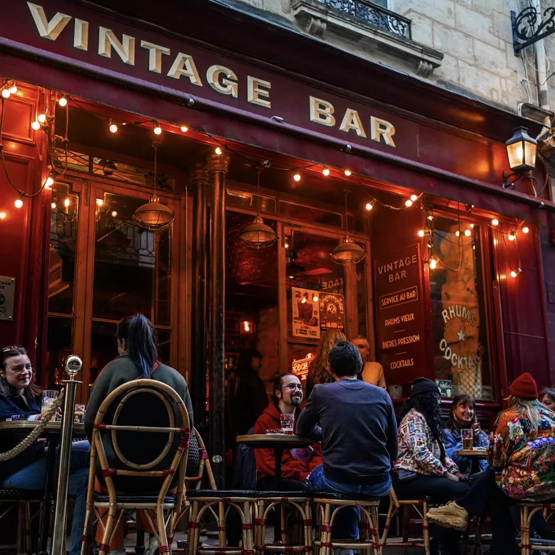 VINTAGE BAR