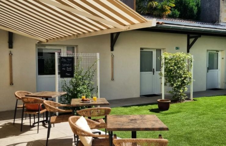 Bloom Hostel Bar & Garden