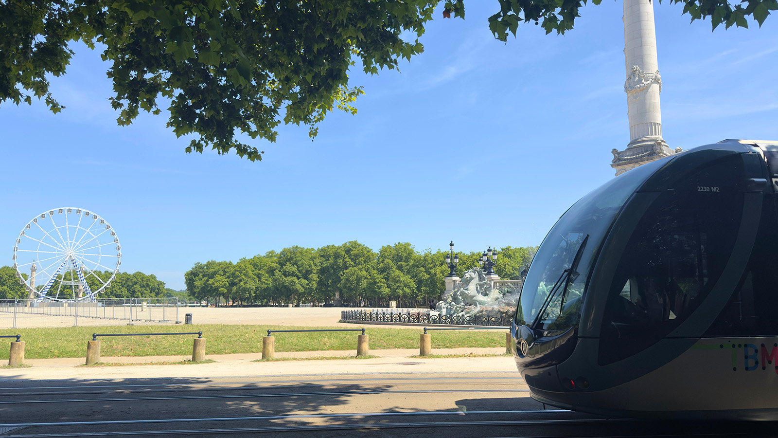 Bordeaux - Monument des Girondins - Carte postale ancienne et vue d'Hier et Aujourd'hui