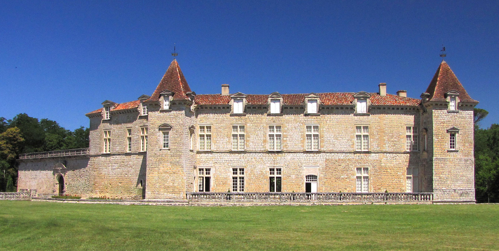 Cazeneuve Castle