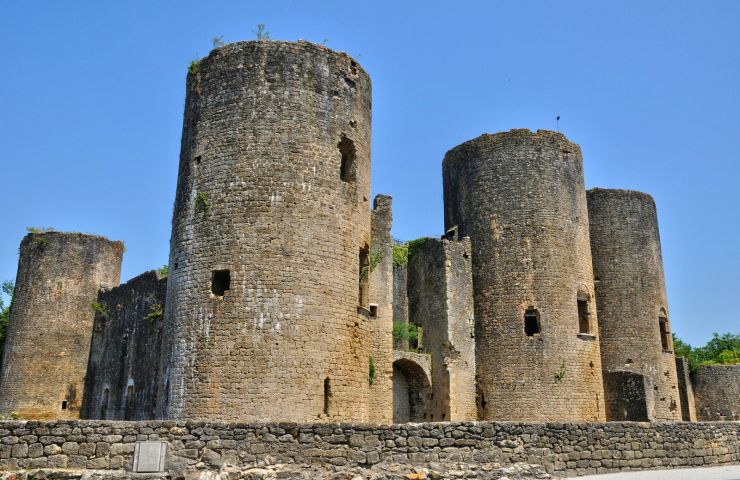 Villandraut Castle