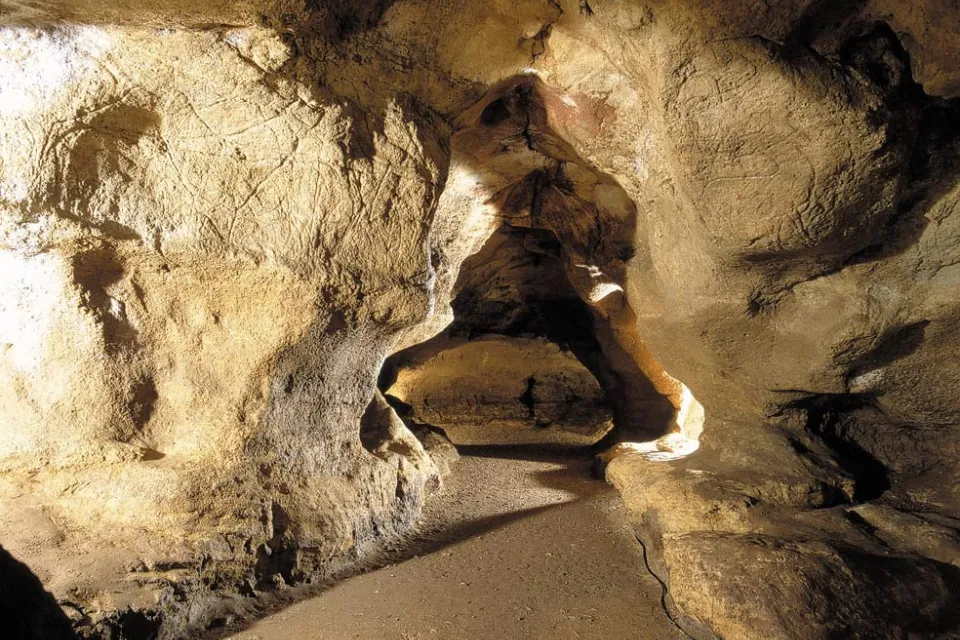 Grotte de Pair non Pair