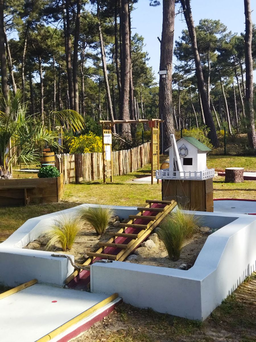Chez Grapouille Mini-Golf des Vins
