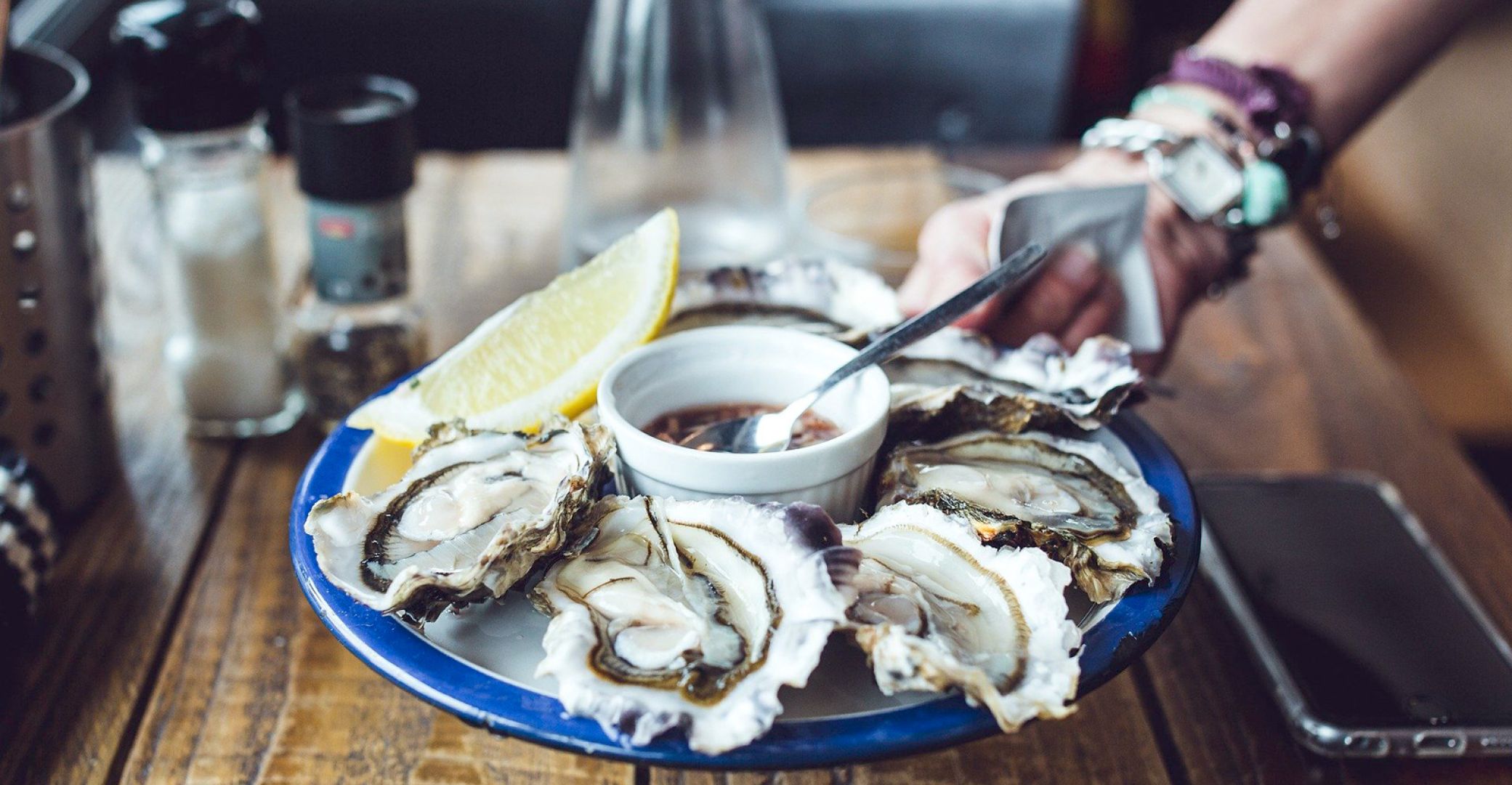 Les huîtres du bassin d’Arcachon, du Cap Ferret et du Médoc à votre table ! Guide Bordeaux Gironde Les huîtres du bassin d’Arcachon, du Cap Ferret et du Médoc à votre table ! Guide Bordeaux Gironde