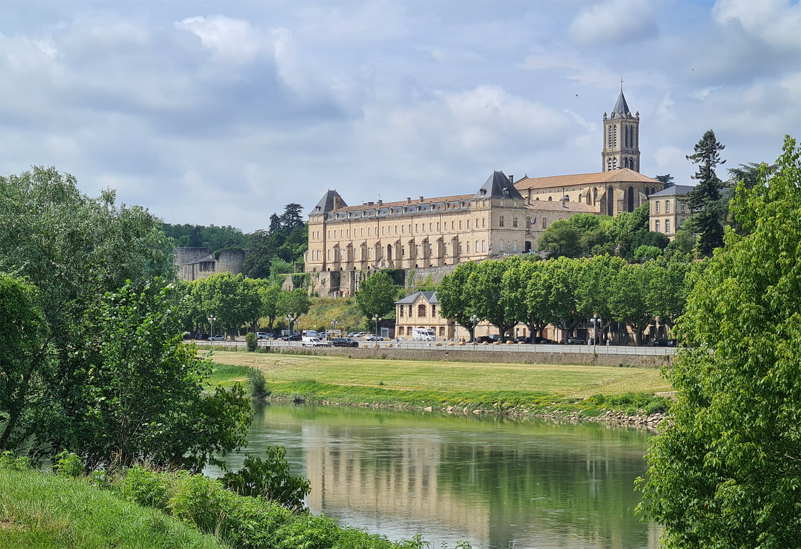 Visite de La Réole : Cité Médiévale à flanc de ...