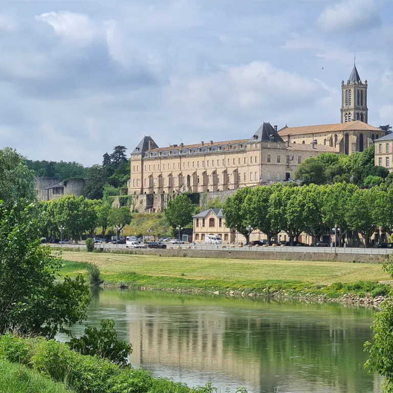 Visite de La Réole : Cité Médiévale à flanc de ...