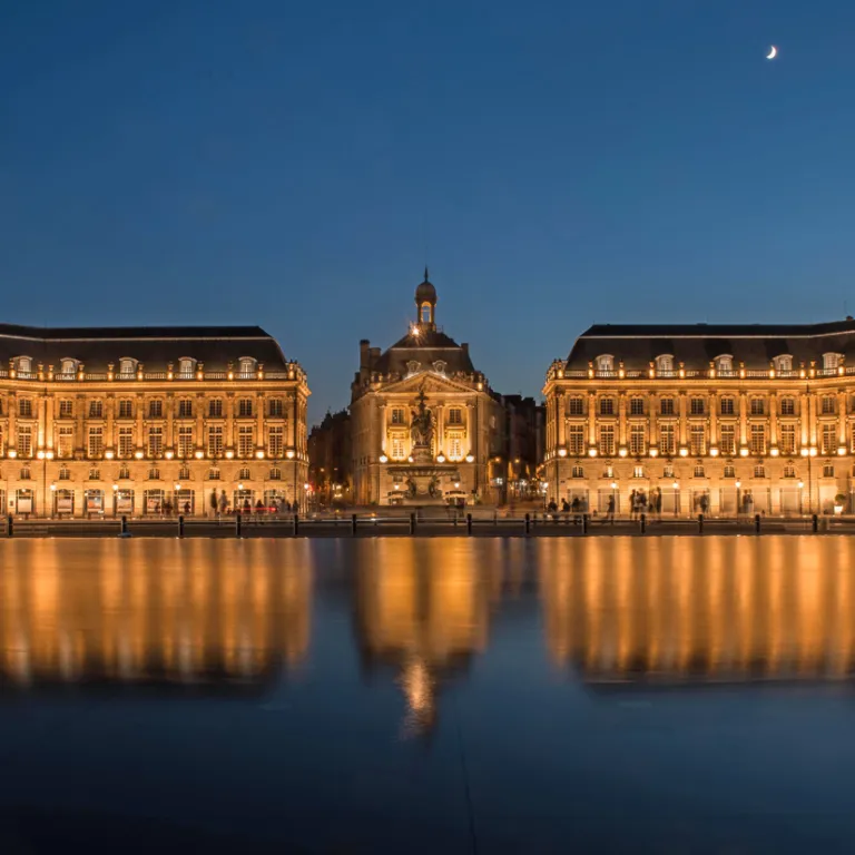 Visiter Bordeaux de nuit : une balade dépaysan ...