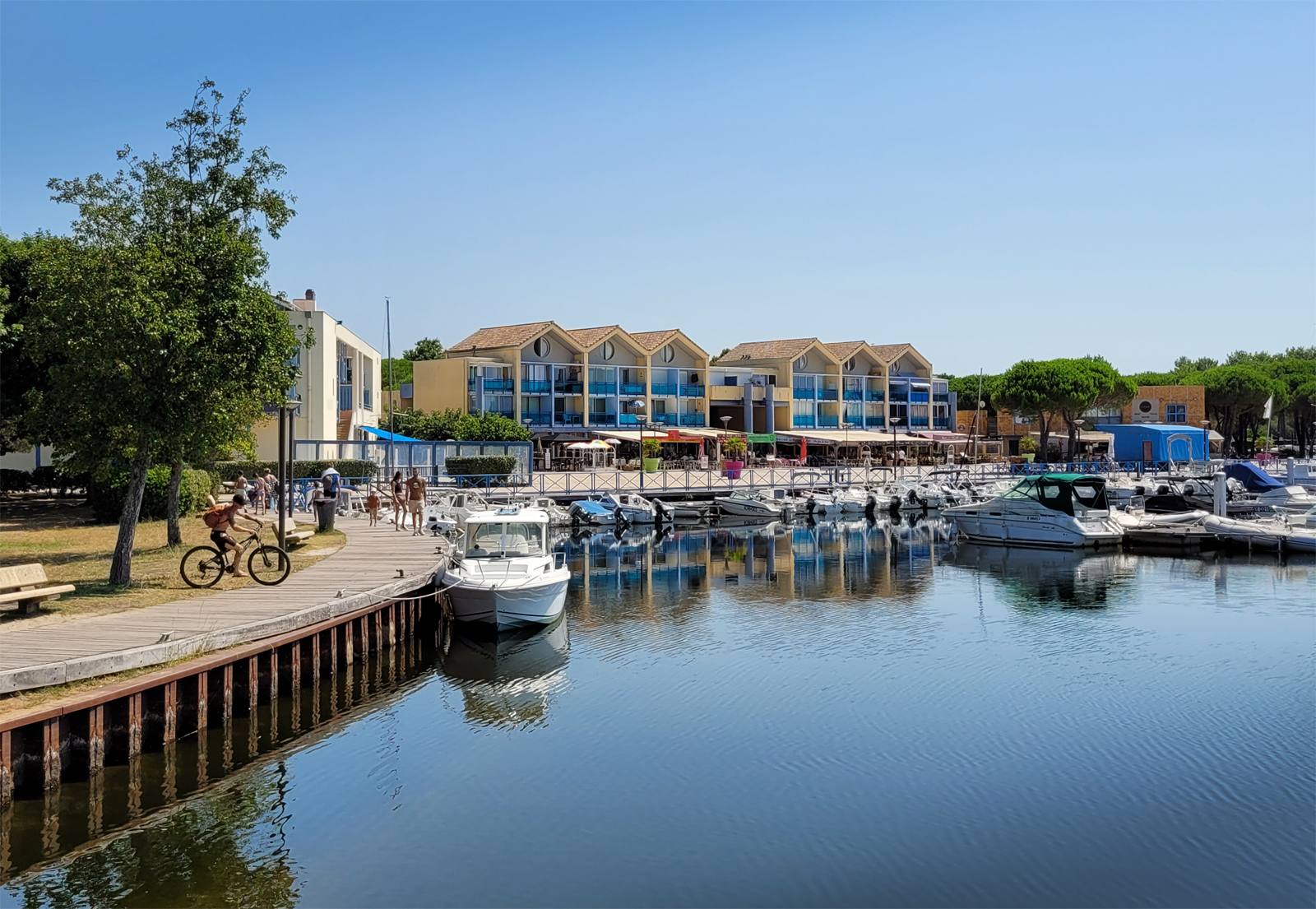The unmissable attractions of Hourtin: its market, its family village, its marina, its lake and its beaches…