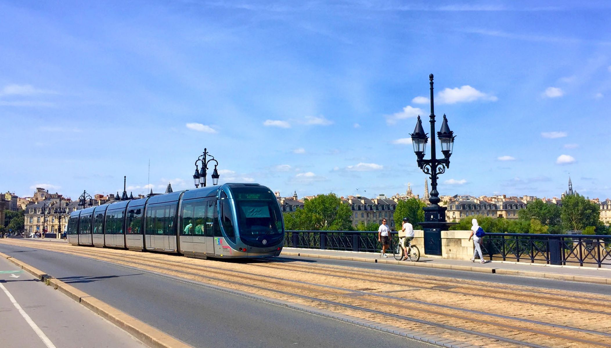 Bordeaux is reinventing itself: the new transport lines have arrived!