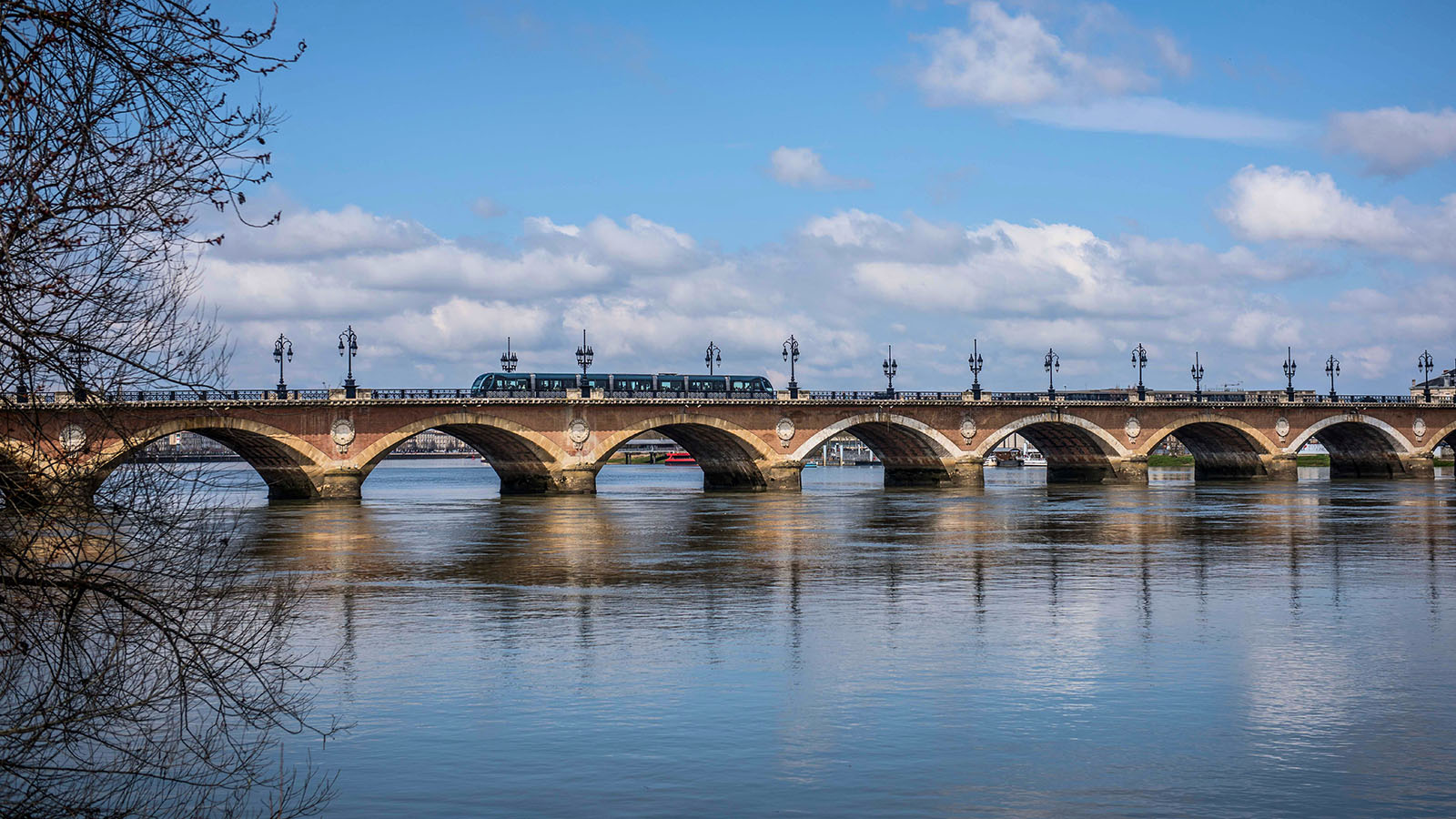 Bordeaux Pont de Pierre works: Everything that will change for your travels in summer 2026