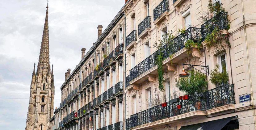 Visit of the Saint-Michel "quartier" of Bordeaux
