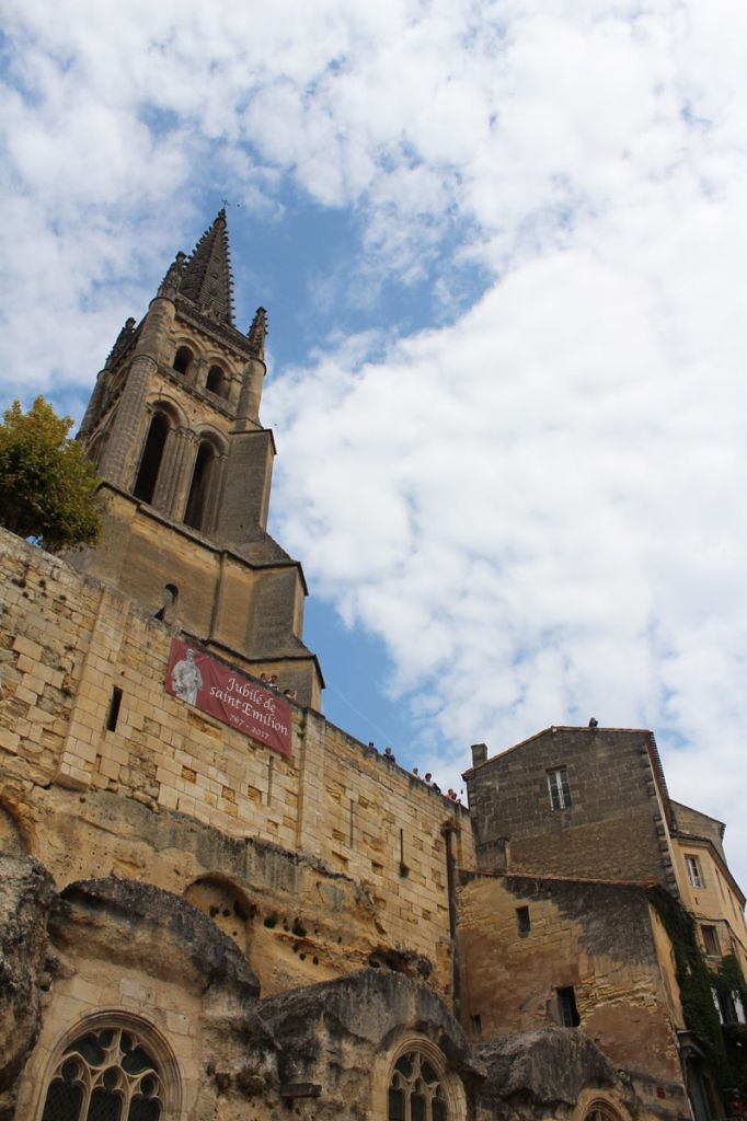 Léglise monolithe et les catacombes de Saint-Emilion