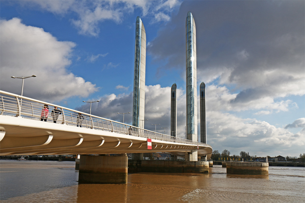 Pont Chaban-Delmas