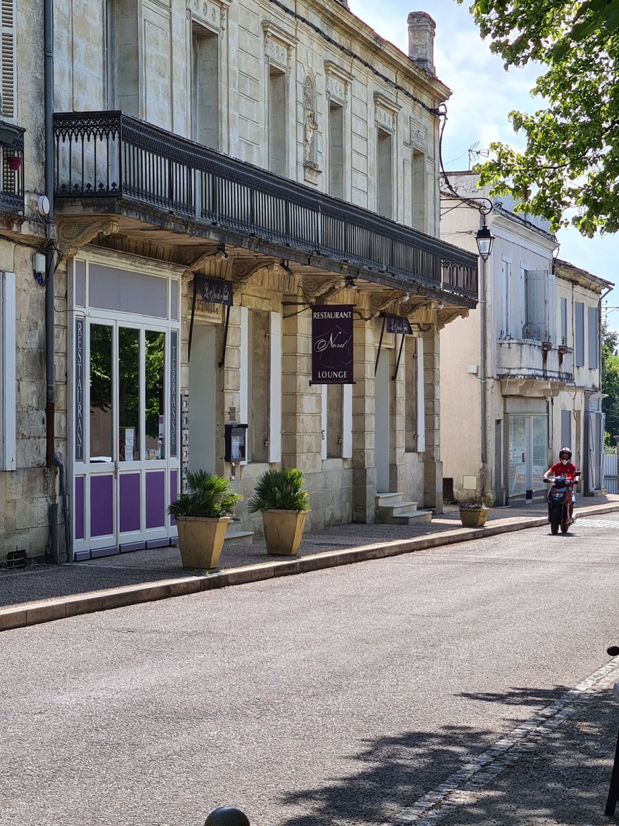 The facades of Verdelais buildings