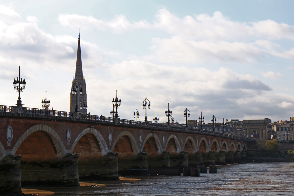 Le pont de Pierre à Bordeaux