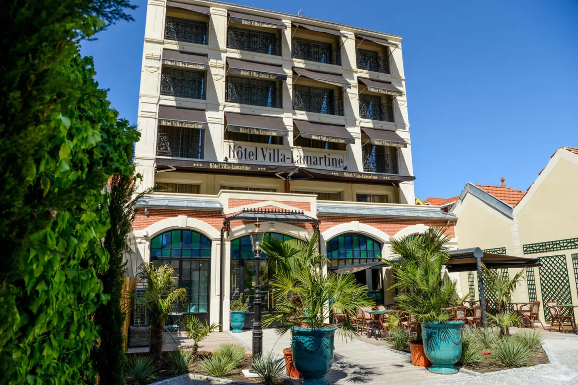 Hotel Villa Lamartine entrance