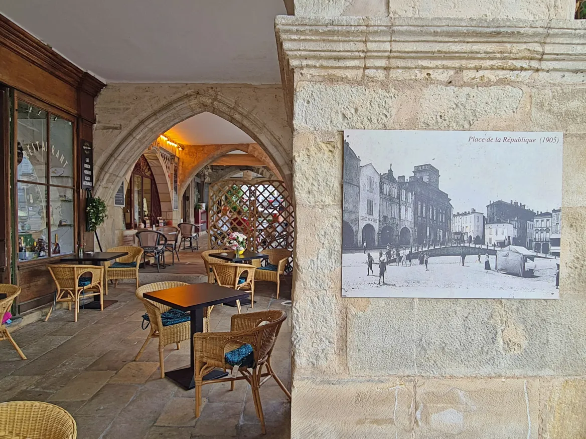 Sous les arcades de Bazas