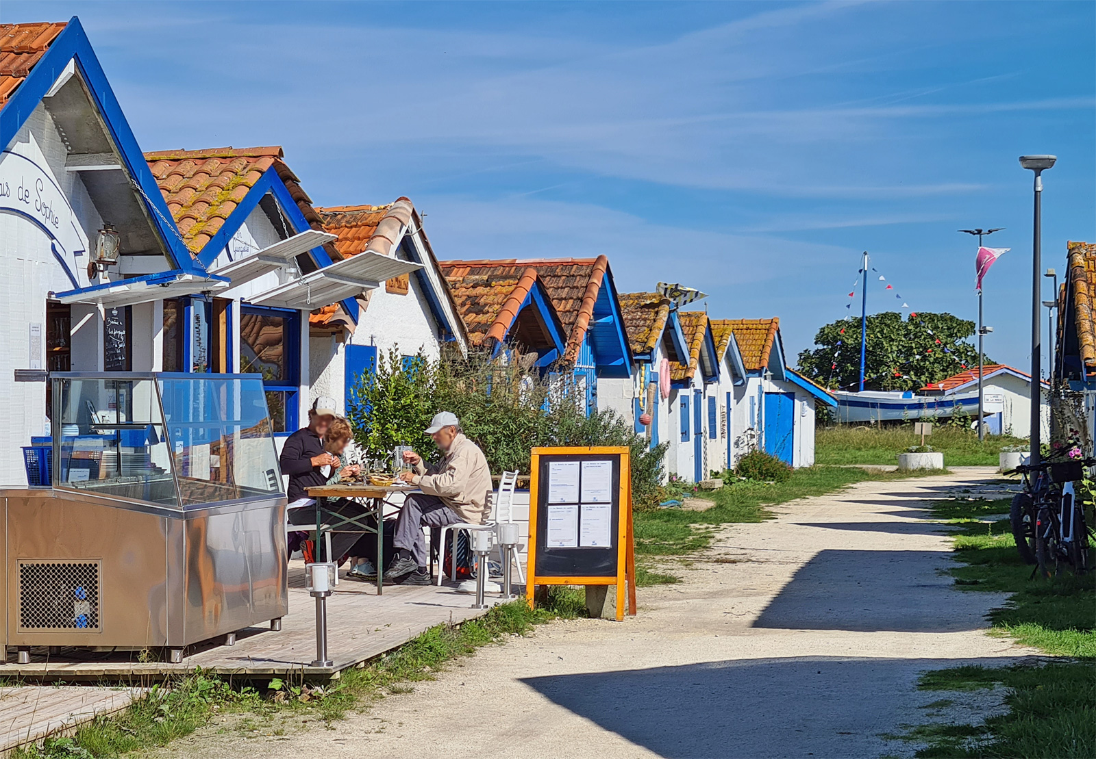 Randonnée en Médoc : Le Port pittoresque de Talais, ses cabanes, artisans  et huîtres - Guide Bordeaux Gironde