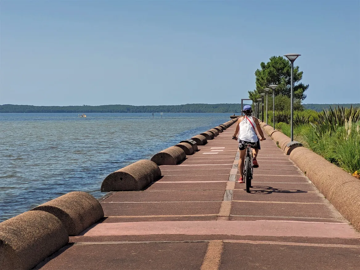 Hourtin port pier