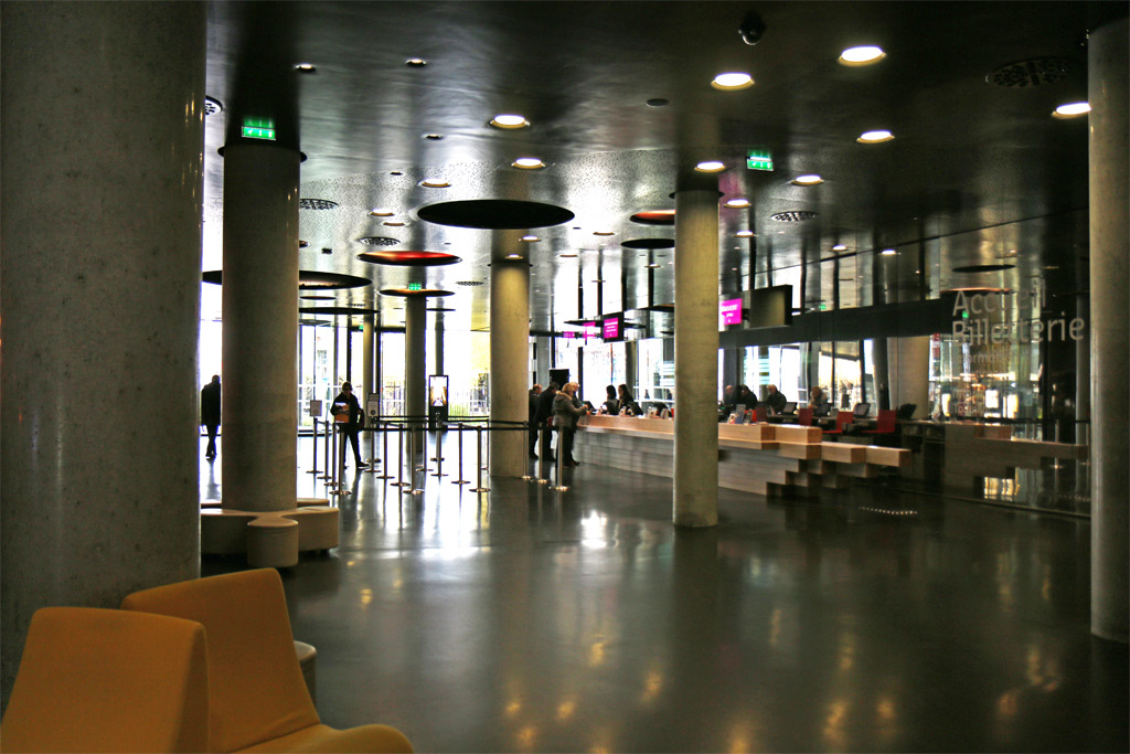 Entrance to the Cité du Vin, ticket office