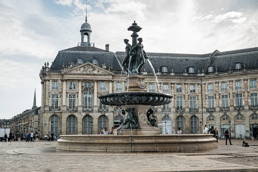 Bordeaux Food tour place de la bourse