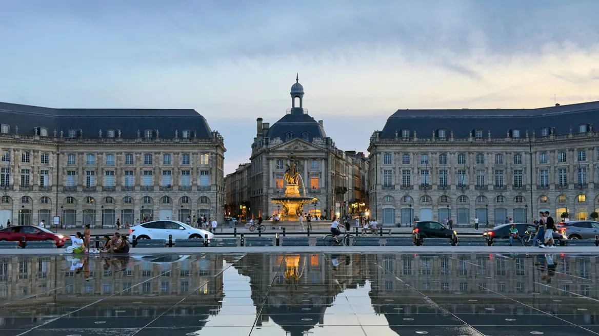 Miroir d'eau nuit